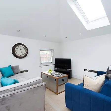Recently Redecorated Bright And Spacious 1Br Flat In West London Exterior photo