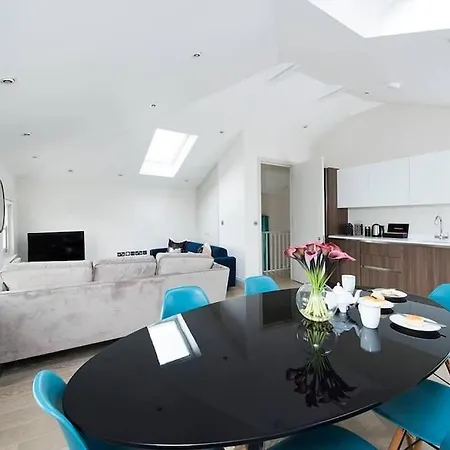 Recently Redecorated Bright And Spacious 1Br Flat In West London Exterior photo