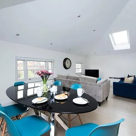 Recently Redecorated Bright And Spacious 1Br Flat In West London Exterior photo