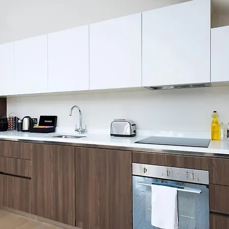 Recently Redecorated Bright And Spacious 1Br Flat In West London Exterior photo