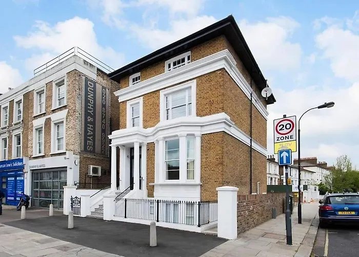 Recently Redecorated Bright And Spacious 1Br Flat In West London